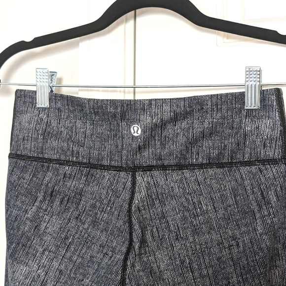 Lululemon Wunder Under Crop *Full-On Luxtreme Burlap Texture Black Dune | Size 6 - Picture 6 of 9